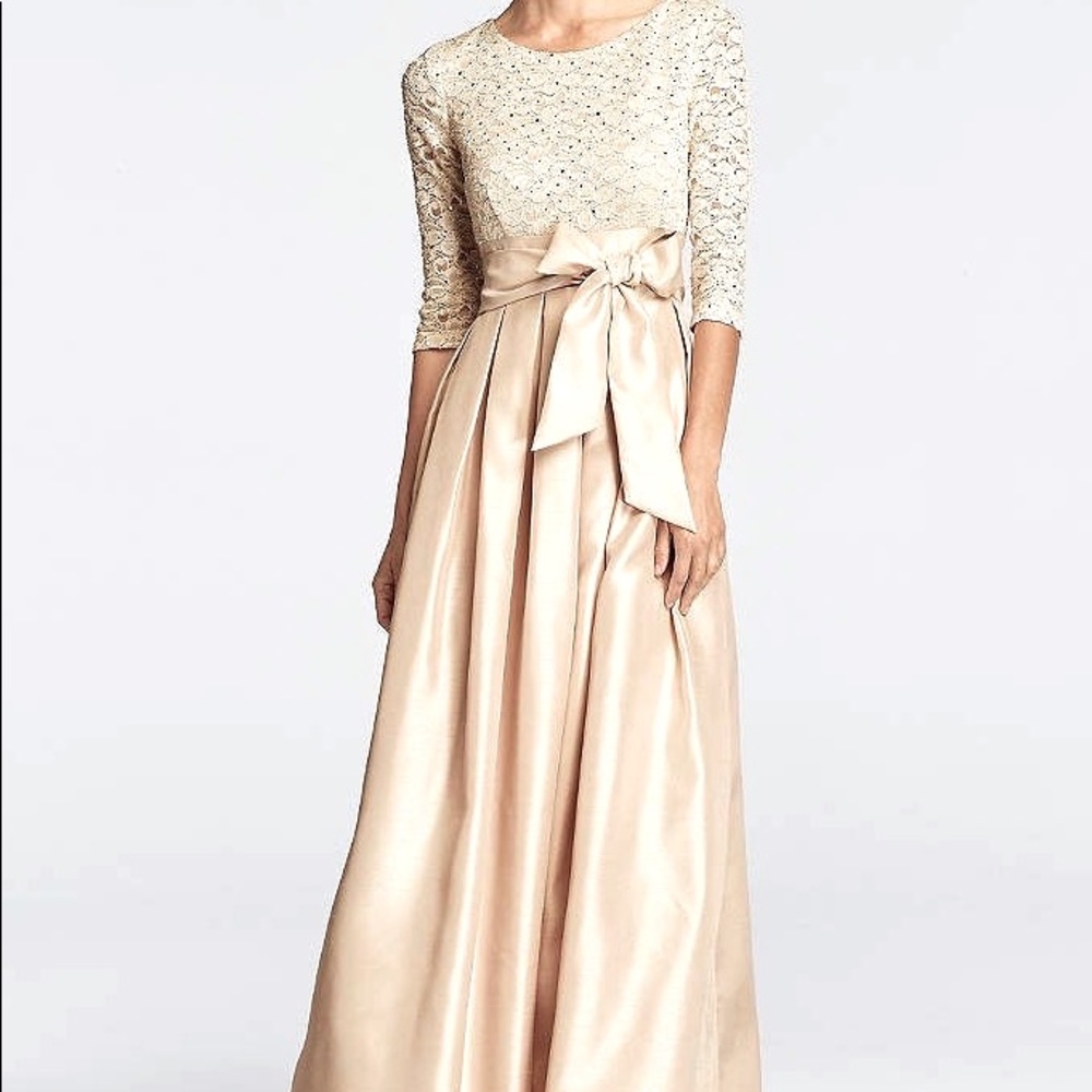 Jessica Howard champagne Lace A line gown